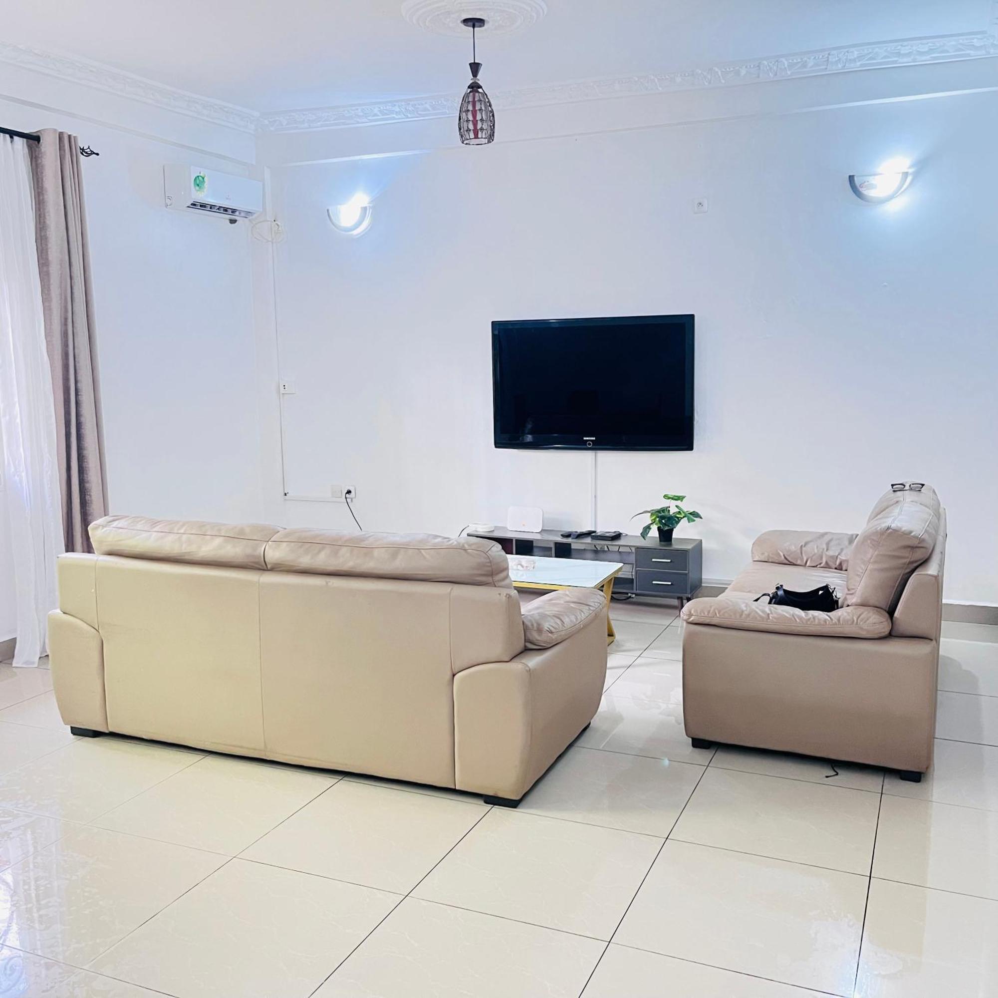 Appartements Modernes, Wifi, Tv - Yaounde, Omnisports Luaran gambar