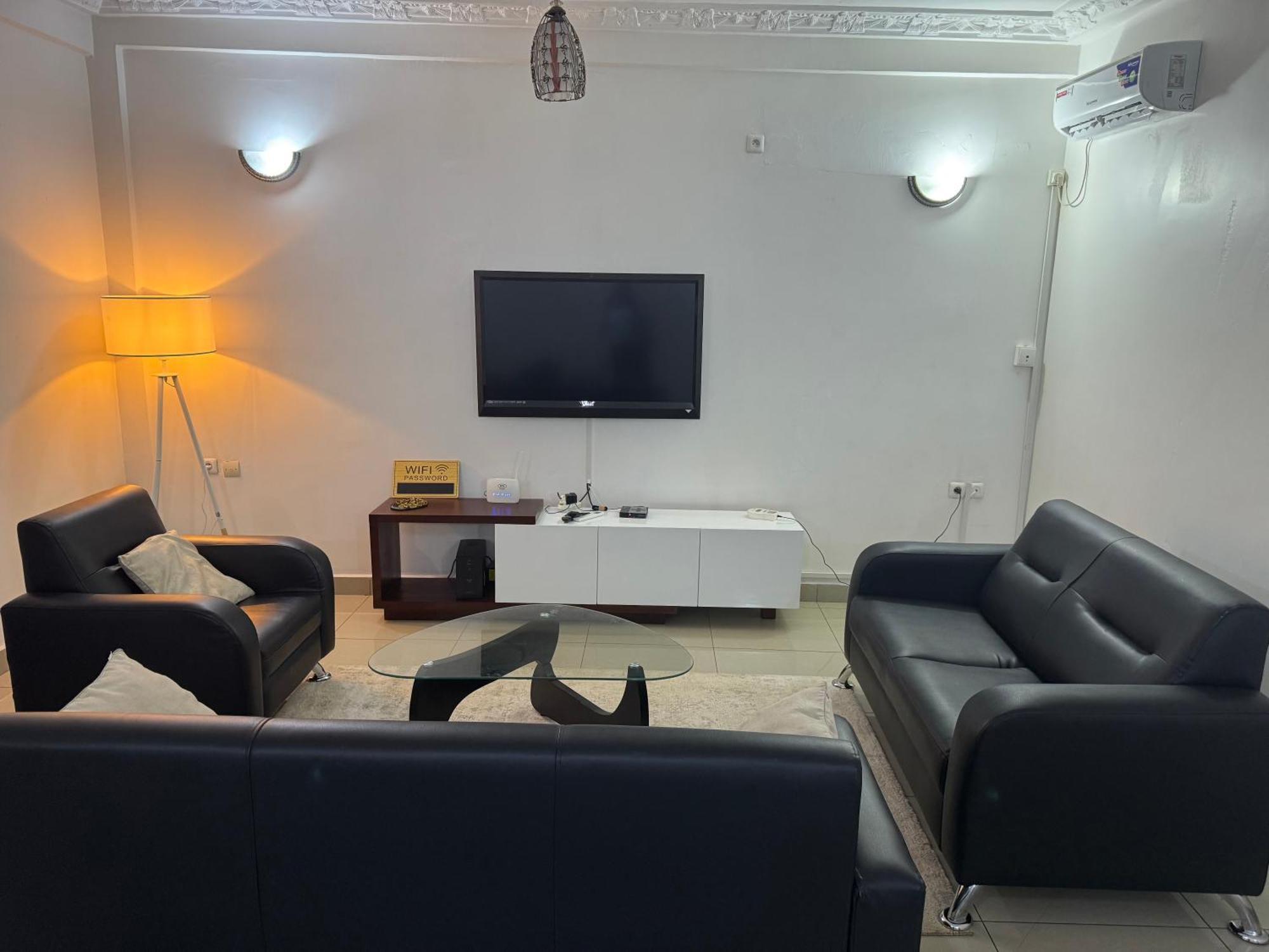 Appartements Modernes, Wifi, Tv - Yaounde, Omnisports Luaran gambar